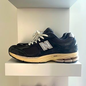 New Balance 2002r black dark grays